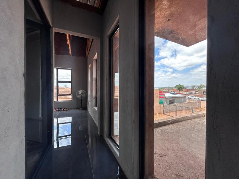 5 Bedroom Property for Sale in Klipfontein Gauteng