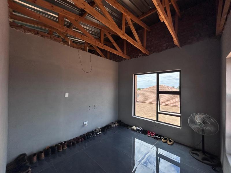 5 Bedroom Property for Sale in Klipfontein Gauteng