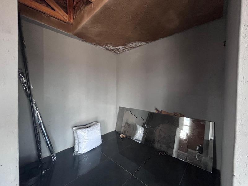 5 Bedroom Property for Sale in Klipfontein Gauteng