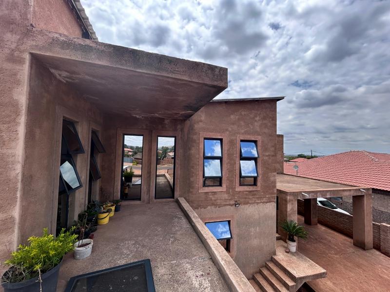 5 Bedroom Property for Sale in Klipfontein Gauteng