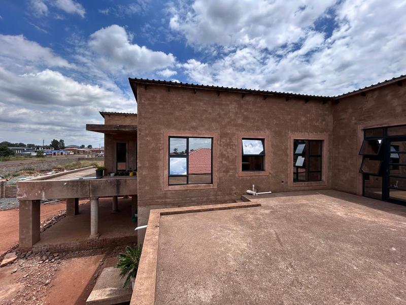 5 Bedroom Property for Sale in Klipfontein Gauteng
