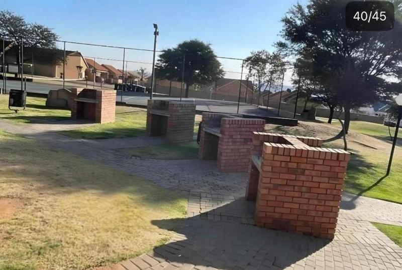 3 Bedroom Property for Sale in Kosmosdal Gauteng