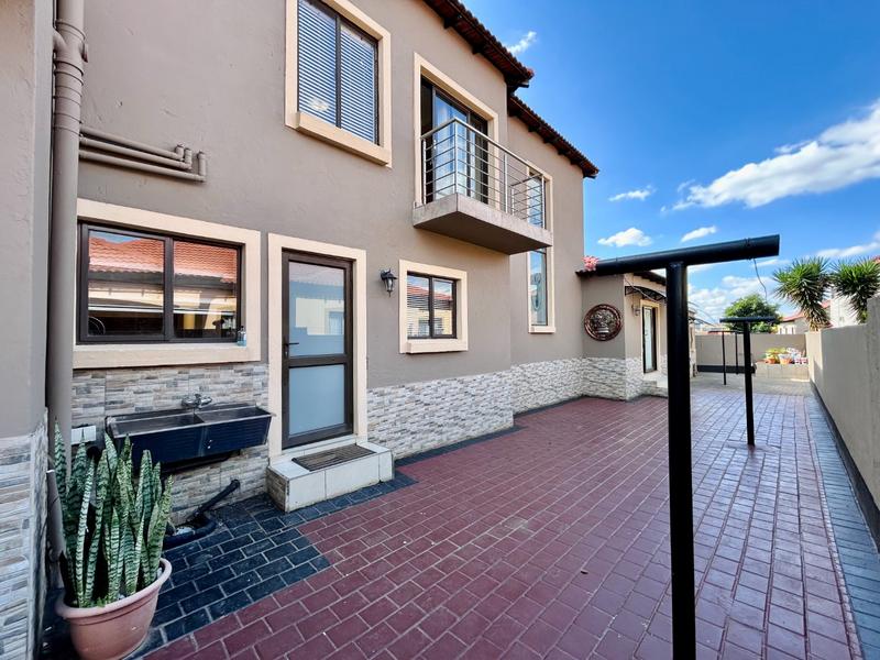 6 Bedroom Property for Sale in Savannah Country Estate Gauteng