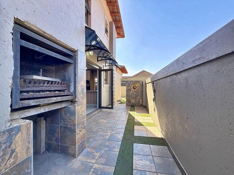 5 Bedroom Property for Sale in Savannah Country Estate Gauteng