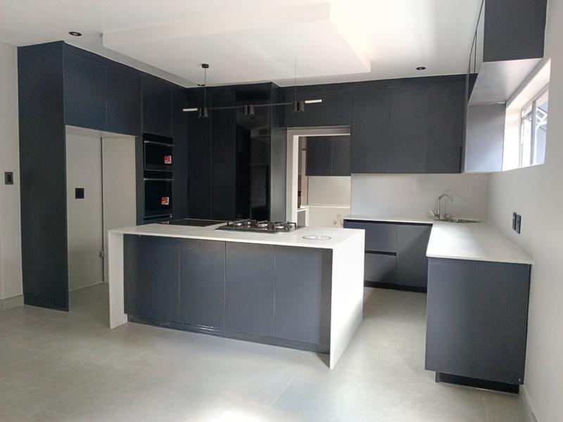 6 Bedroom Property for Sale in Six Fountains Estate Gauteng