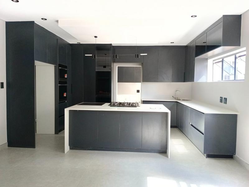 6 Bedroom Property for Sale in Six Fountains Estate Gauteng