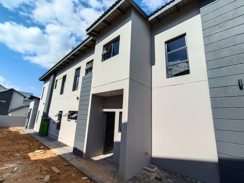 6 Bedroom Property for Sale in Six Fountains Estate Gauteng