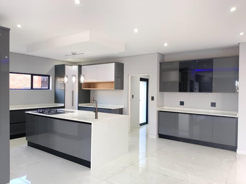 5 Bedroom Property for Sale in Six Fountains Residential Estate Gauteng