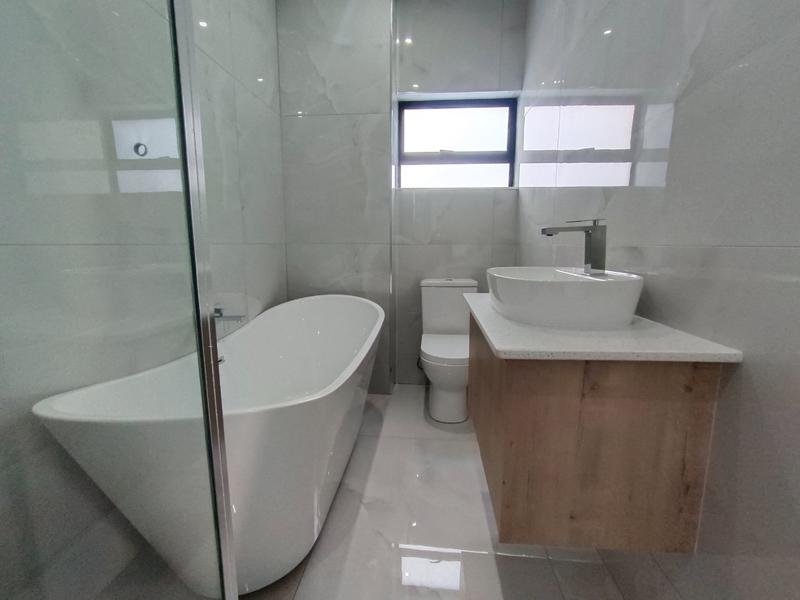 5 Bedroom Property for Sale in Six Fountains Residential Estate Gauteng