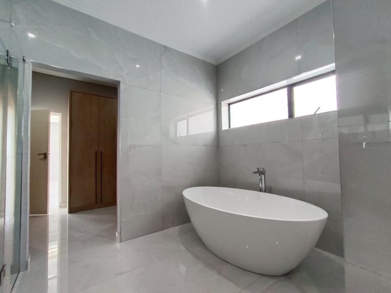 5 Bedroom Property for Sale in Six Fountains Residential Estate Gauteng