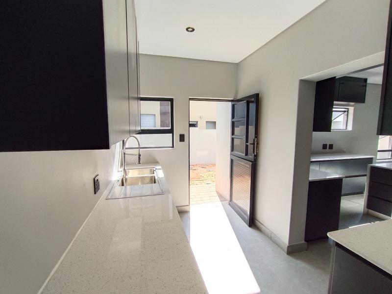 6 Bedroom Property for Sale in Six Fountains Residential Estate Gauteng