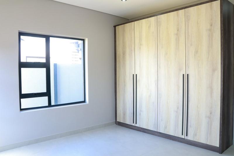 5 Bedroom Property for Sale in Six Fountains Residential Estate Gauteng