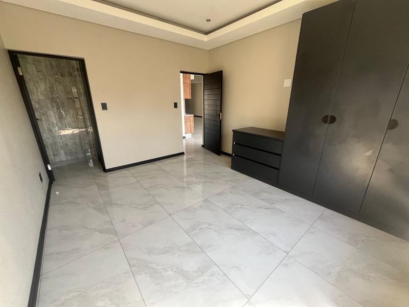 5 Bedroom Property for Sale in Six Fountains Residential Estate Gauteng