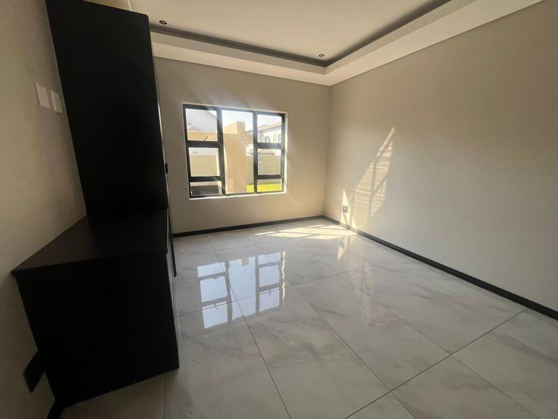 5 Bedroom Property for Sale in Six Fountains Residential Estate Gauteng
