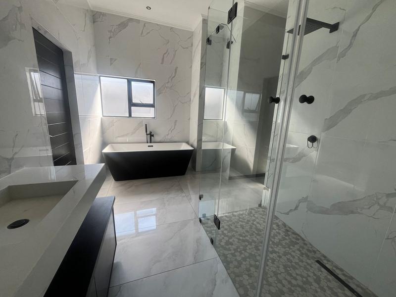 5 Bedroom Property for Sale in Six Fountains Residential Estate Gauteng