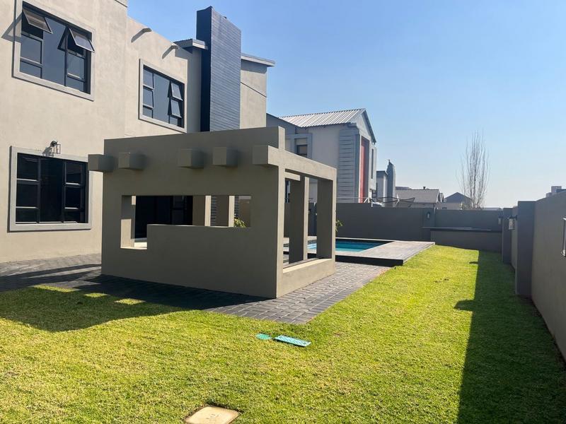 5 Bedroom Property for Sale in Six Fountains Residential Estate Gauteng