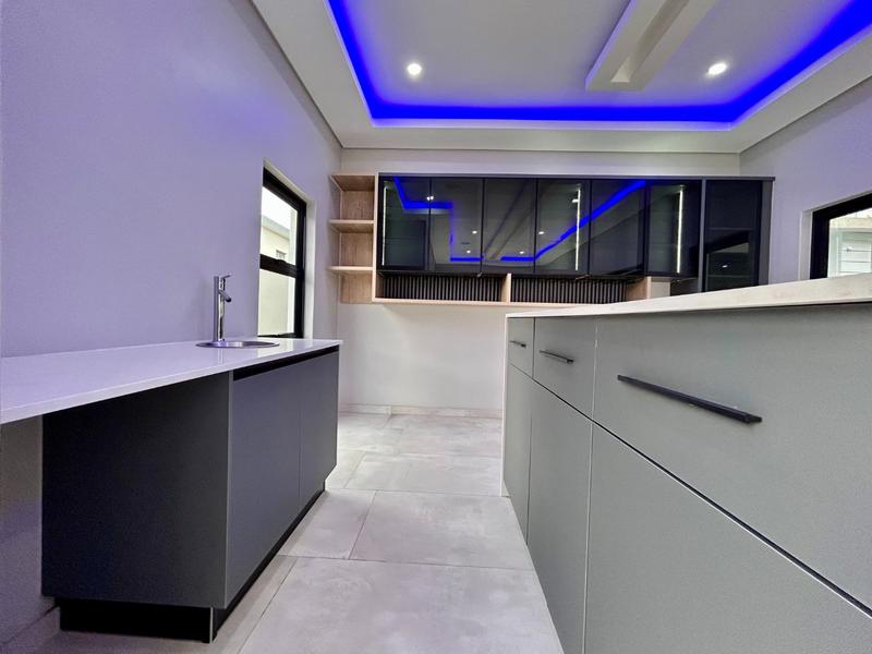 5 Bedroom Property for Sale in Six Fountains Residential Estate Gauteng