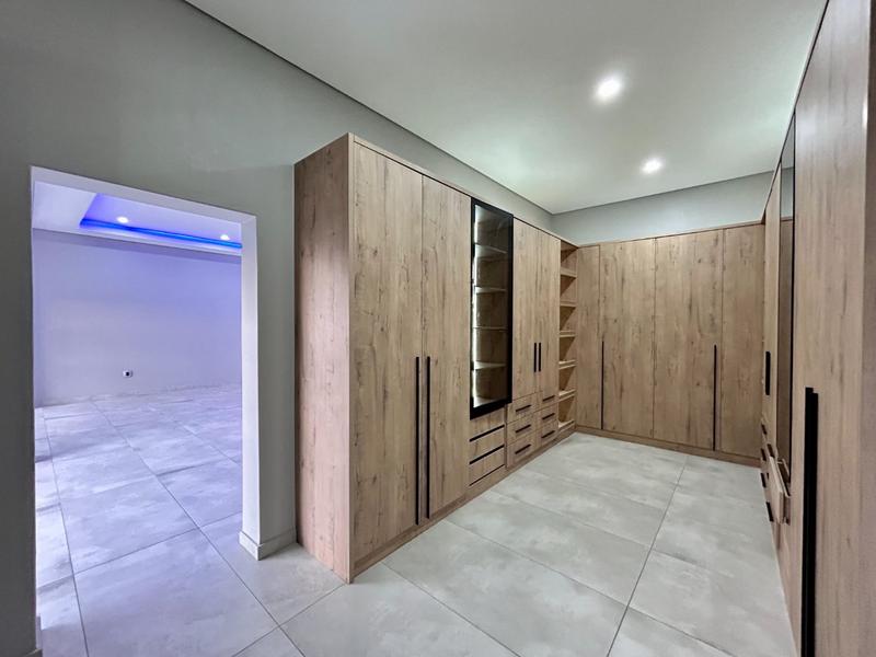 5 Bedroom Property for Sale in Six Fountains Residential Estate Gauteng