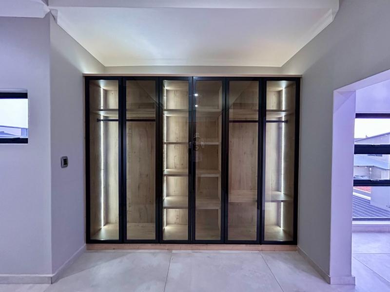 5 Bedroom Property for Sale in Six Fountains Residential Estate Gauteng