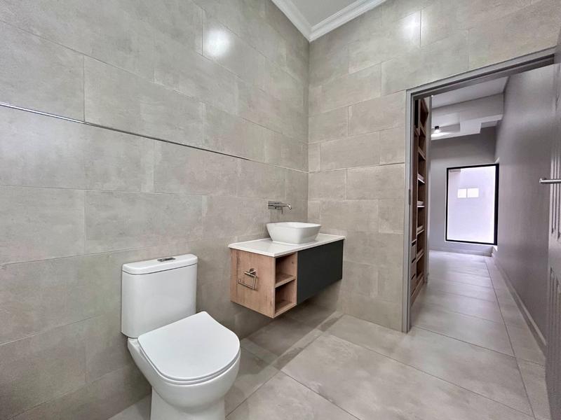 5 Bedroom Property for Sale in Six Fountains Residential Estate Gauteng