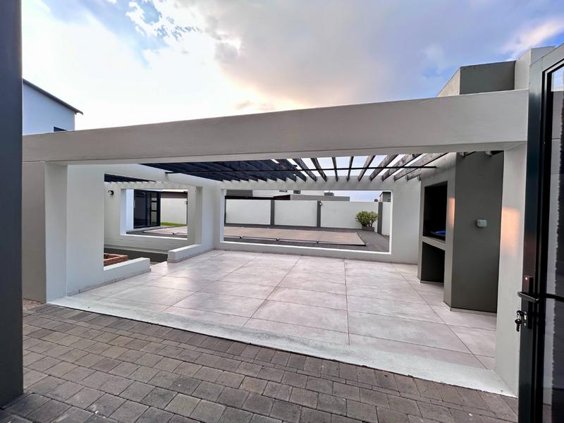 5 Bedroom Property for Sale in Six Fountains Residential Estate Gauteng
