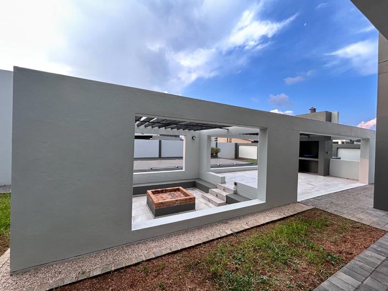5 Bedroom Property for Sale in Six Fountains Residential Estate Gauteng