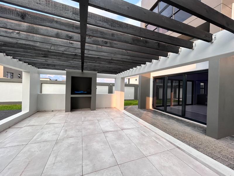 5 Bedroom Property for Sale in Six Fountains Residential Estate Gauteng