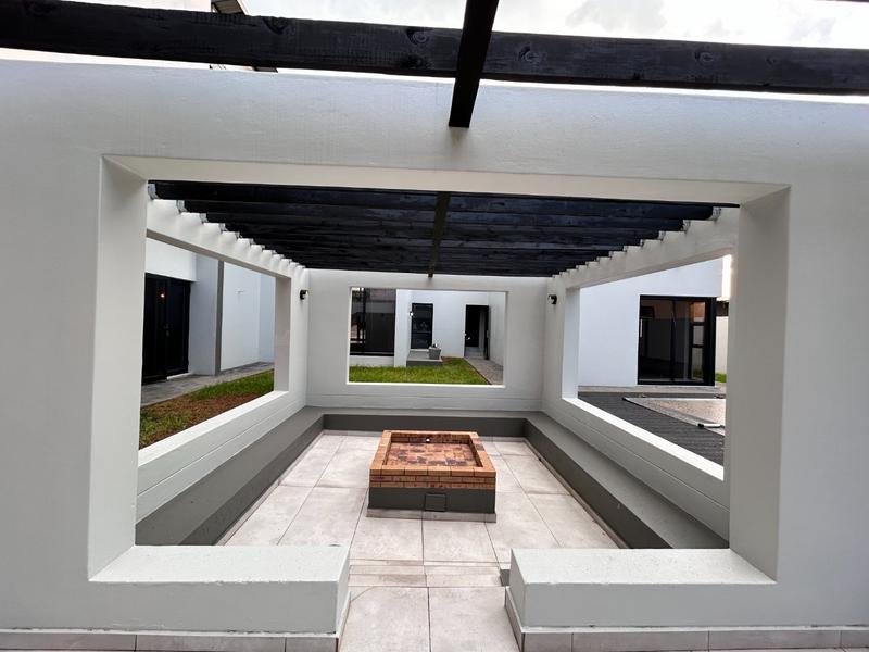 5 Bedroom Property for Sale in Six Fountains Residential Estate Gauteng