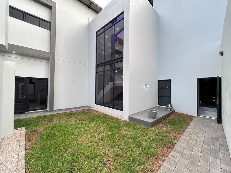 5 Bedroom Property for Sale in Six Fountains Residential Estate Gauteng