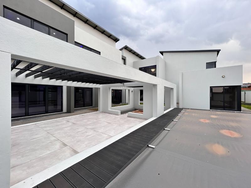 5 Bedroom Property for Sale in Six Fountains Residential Estate Gauteng
