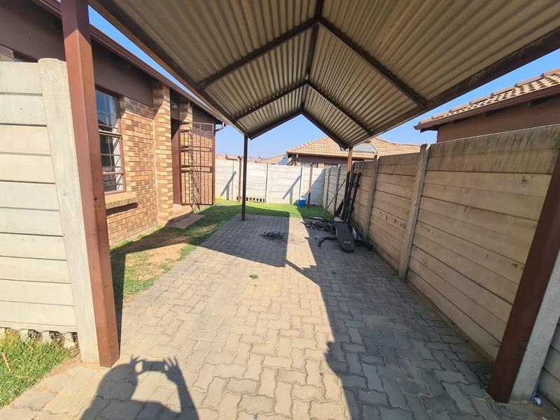 3 Bedroom Property for Sale in Thatch Hill Estate Gauteng