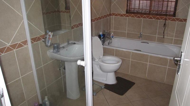 2 Bedroom Property for Sale in The Wilds Gauteng