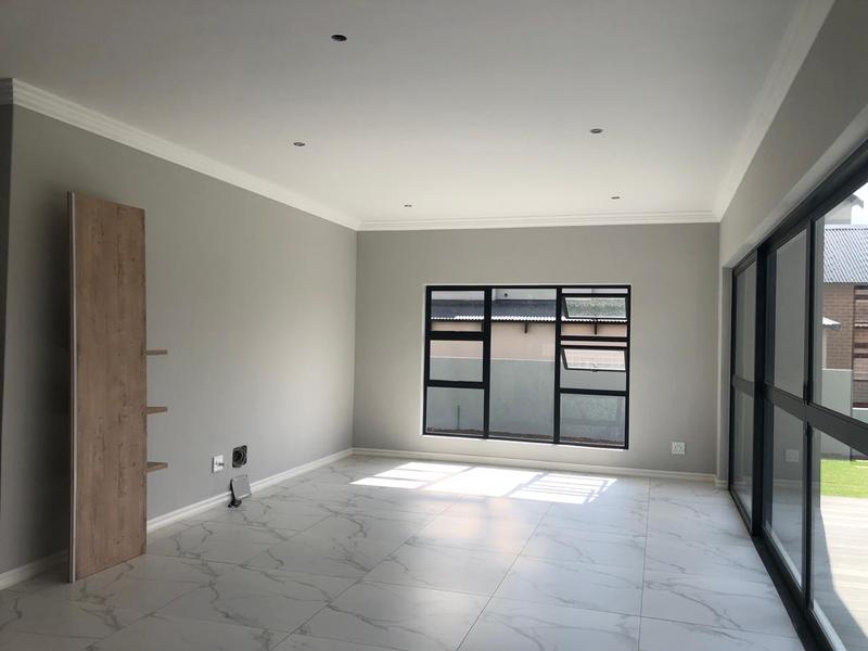 4 Bedroom Property for Sale in Waterlake Farm Lifestyle Estate Gauteng