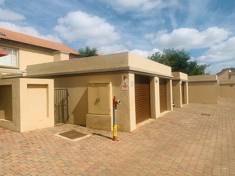 2 Bedroom Property for Sale in Willow Park Manor Gauteng