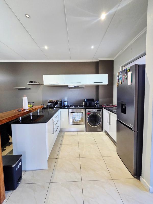 2 Bedroom Property for Sale in Bryanston Gauteng