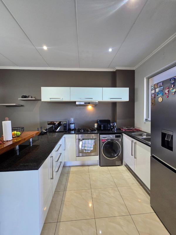 2 Bedroom Property for Sale in Bryanston Gauteng