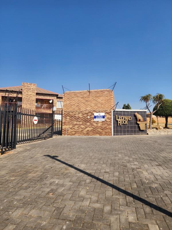 2 Bedroom Property for Sale in Noordwyk Gauteng
