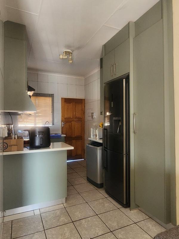 2 Bedroom Property for Sale in Noordwyk Gauteng