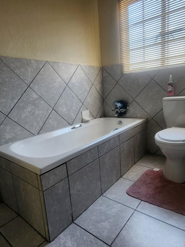 2 Bedroom Property for Sale in Noordwyk Gauteng