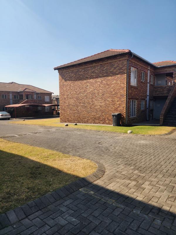 2 Bedroom Property for Sale in Noordwyk Gauteng