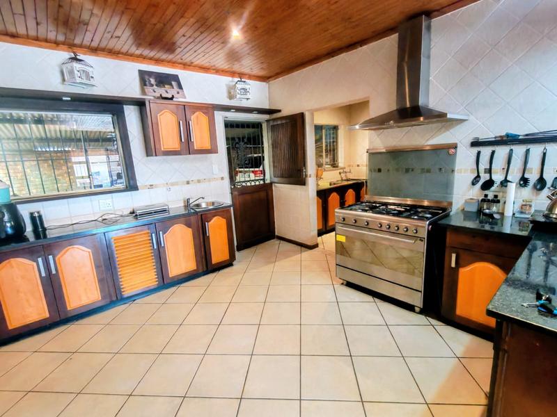 6 Bedroom Property for Sale in Rooihuiskraal Gauteng