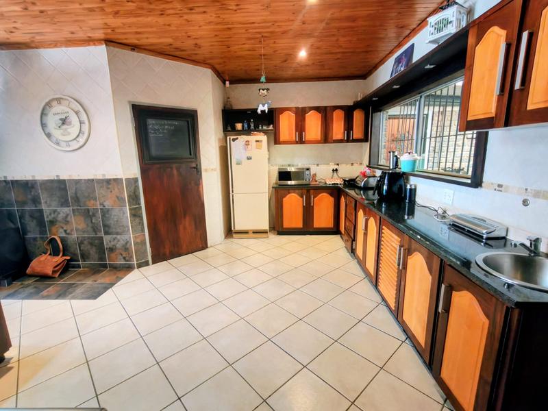 6 Bedroom Property for Sale in Rooihuiskraal Gauteng