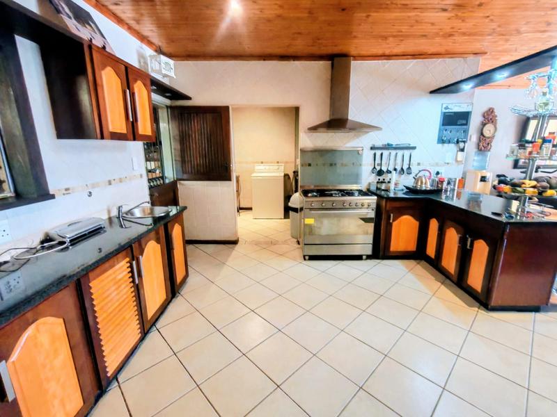 6 Bedroom Property for Sale in Rooihuiskraal Gauteng