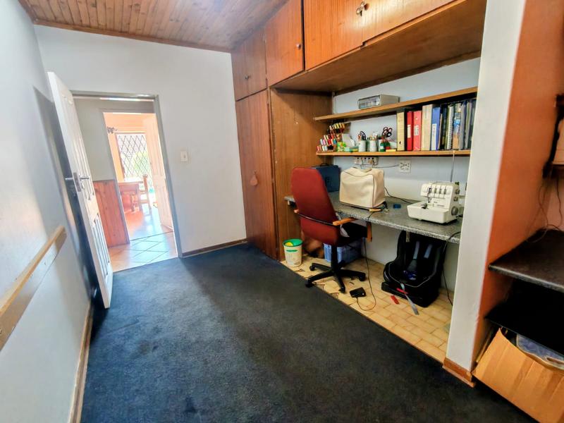 6 Bedroom Property for Sale in Rooihuiskraal Gauteng