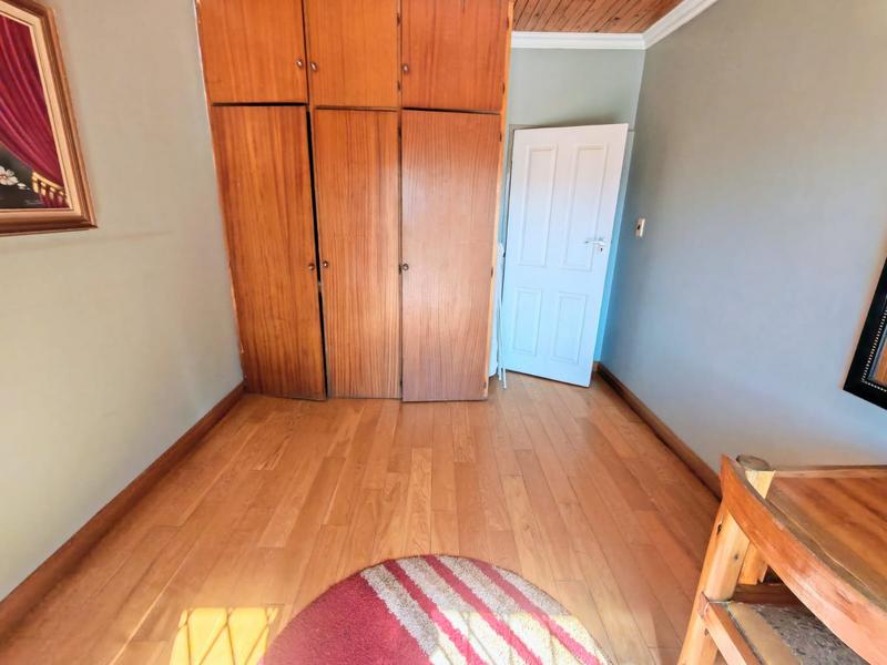 6 Bedroom Property for Sale in Rooihuiskraal Gauteng