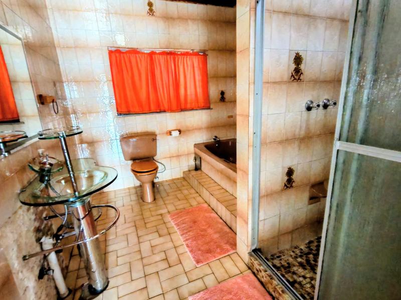 6 Bedroom Property for Sale in Rooihuiskraal Gauteng