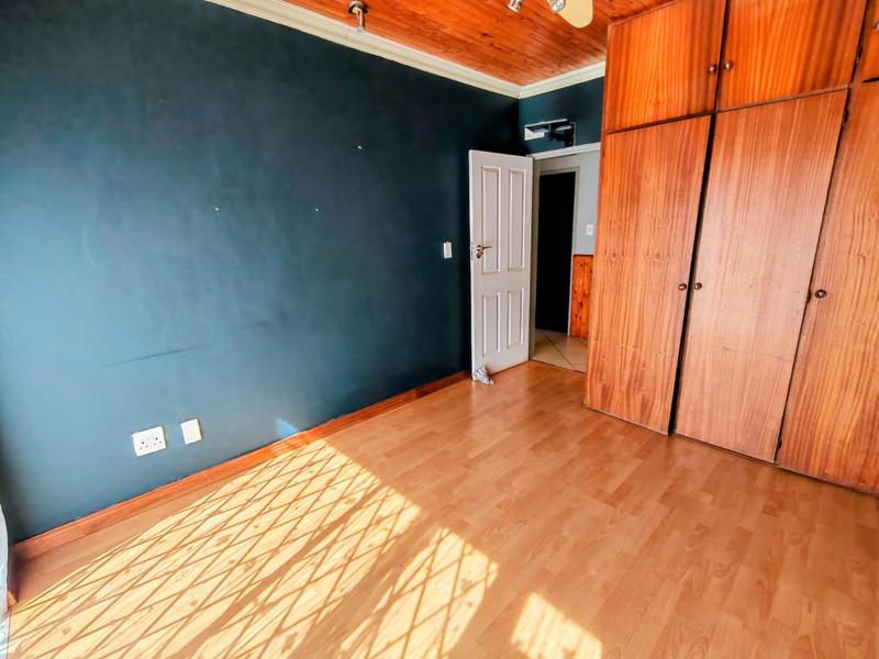 6 Bedroom Property for Sale in Rooihuiskraal Gauteng