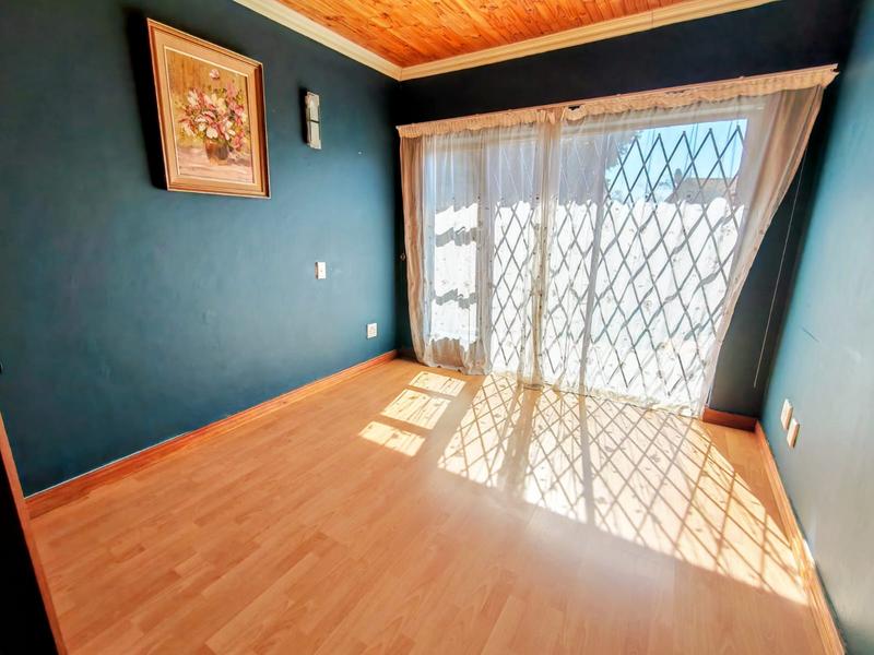 6 Bedroom Property for Sale in Rooihuiskraal Gauteng