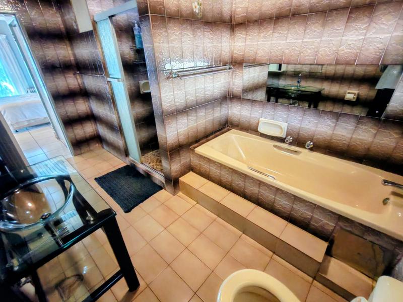 6 Bedroom Property for Sale in Rooihuiskraal Gauteng