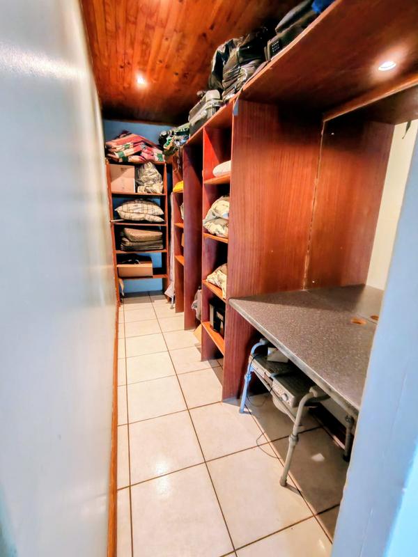 6 Bedroom Property for Sale in Rooihuiskraal Gauteng